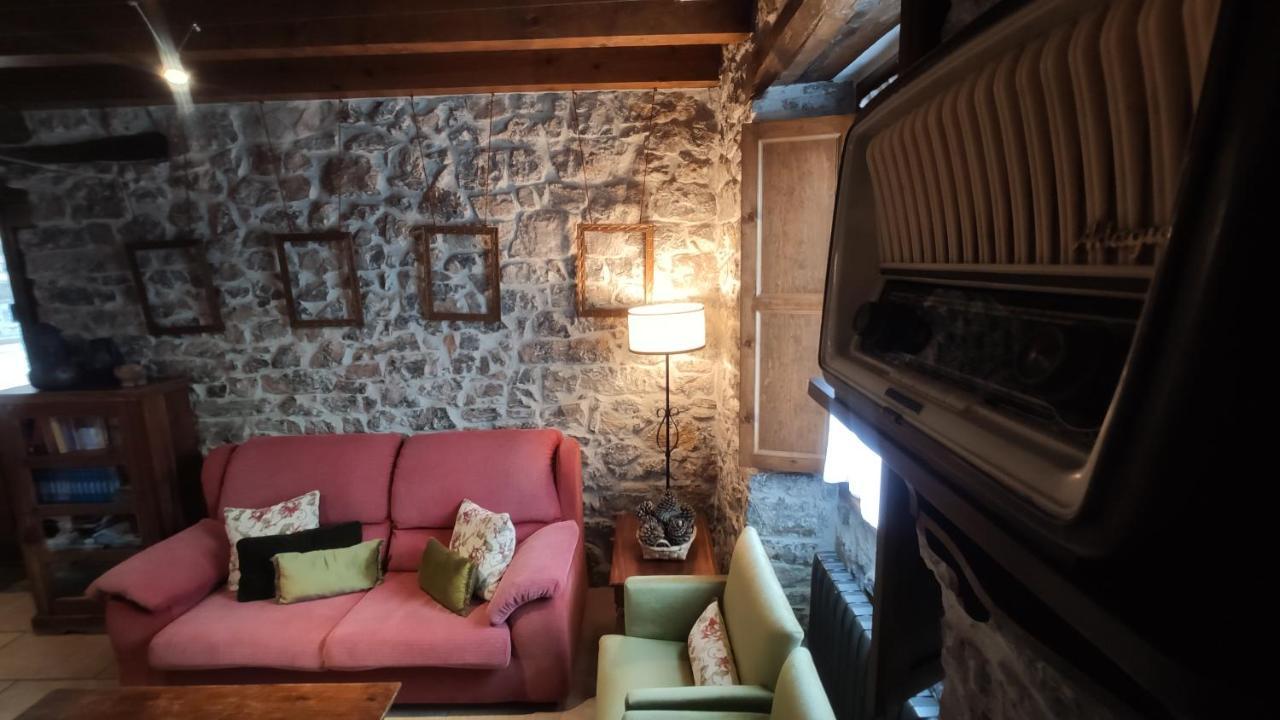 El Colladin Guest House Llerices Exterior photo