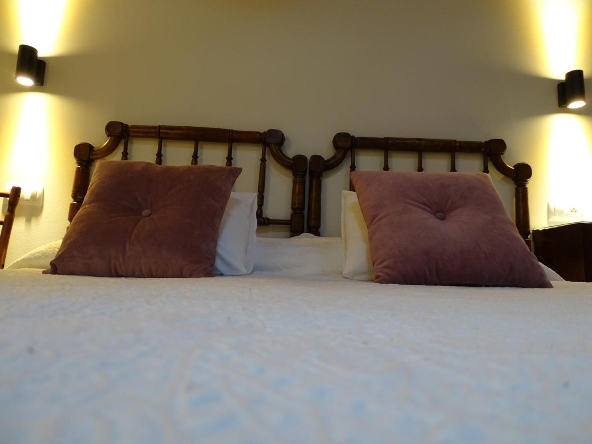 El Colladin Guest House Llerices Exterior photo
