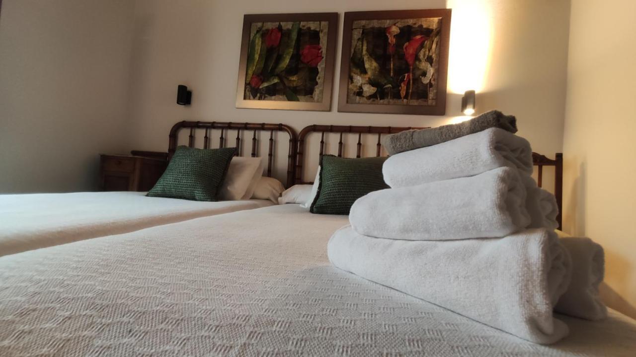 El Colladin Guest House Llerices Exterior photo