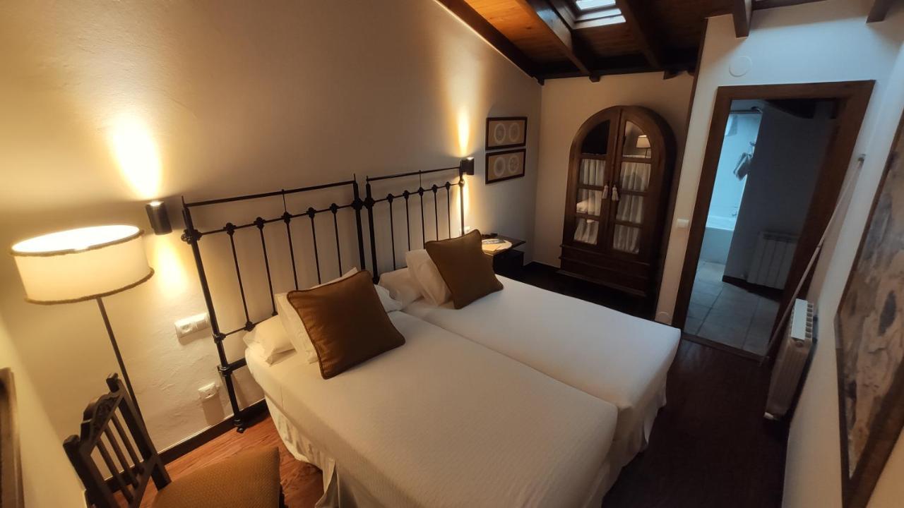 El Colladin Guest House Llerices Exterior photo