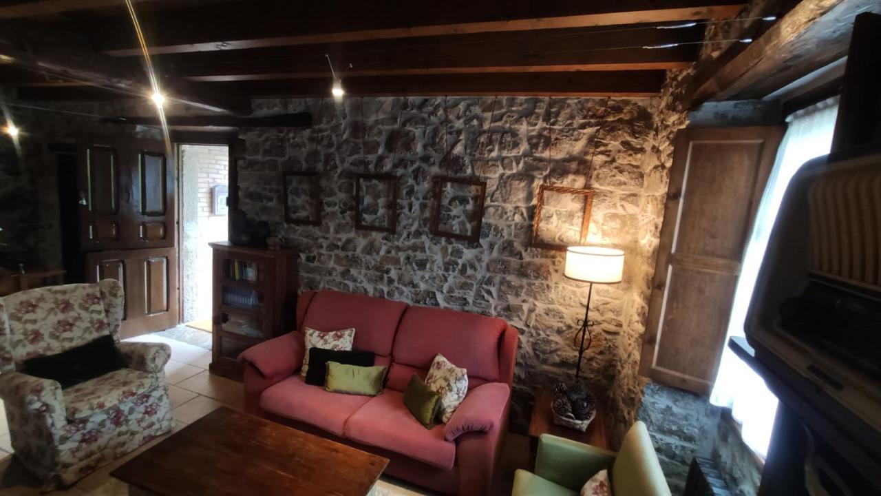 El Colladin Guest House Llerices Exterior photo